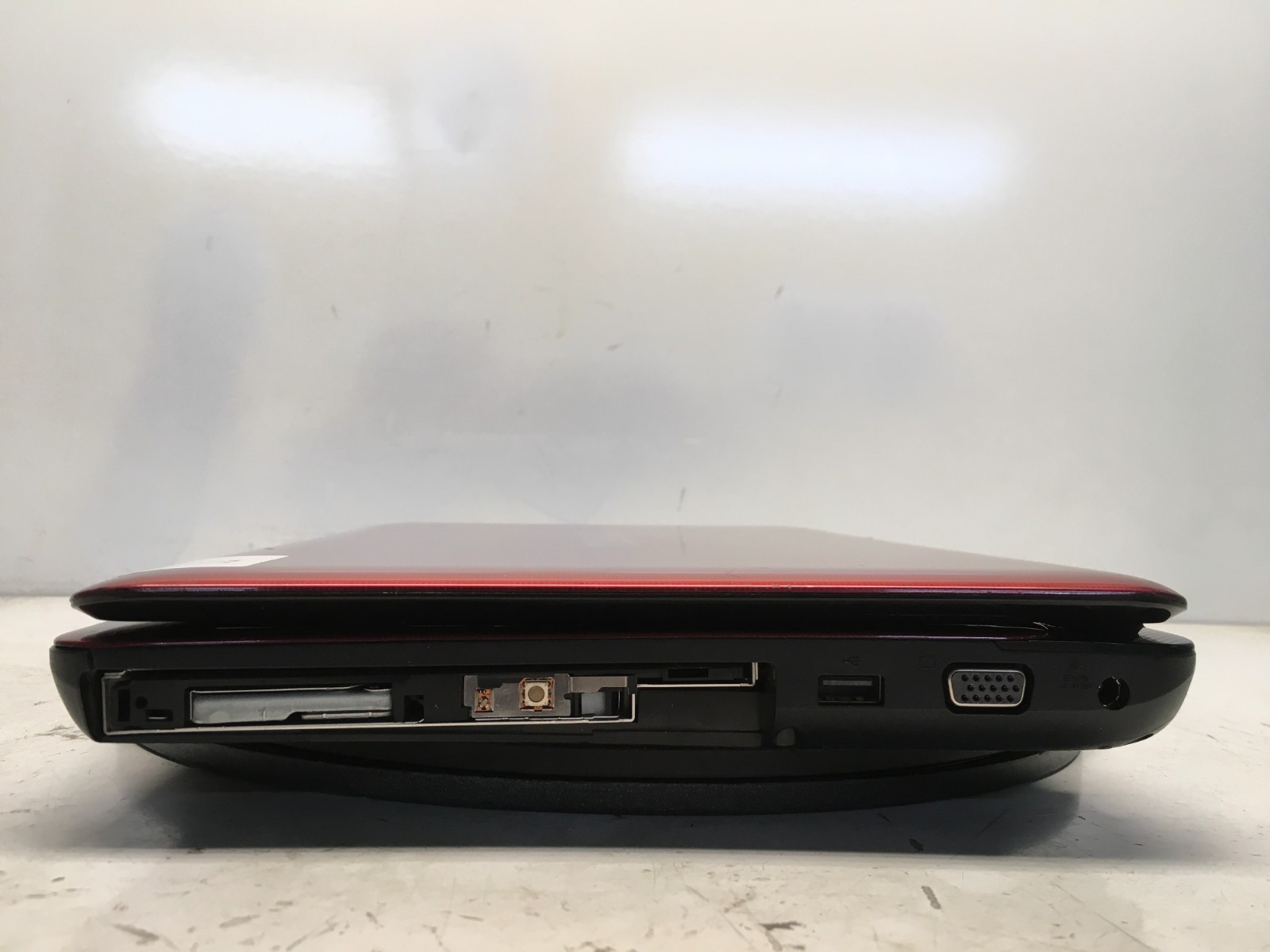 Toshiba Satellite L745D-S4220RD AMD E-350 1.6GHz 4 GB NO HDD