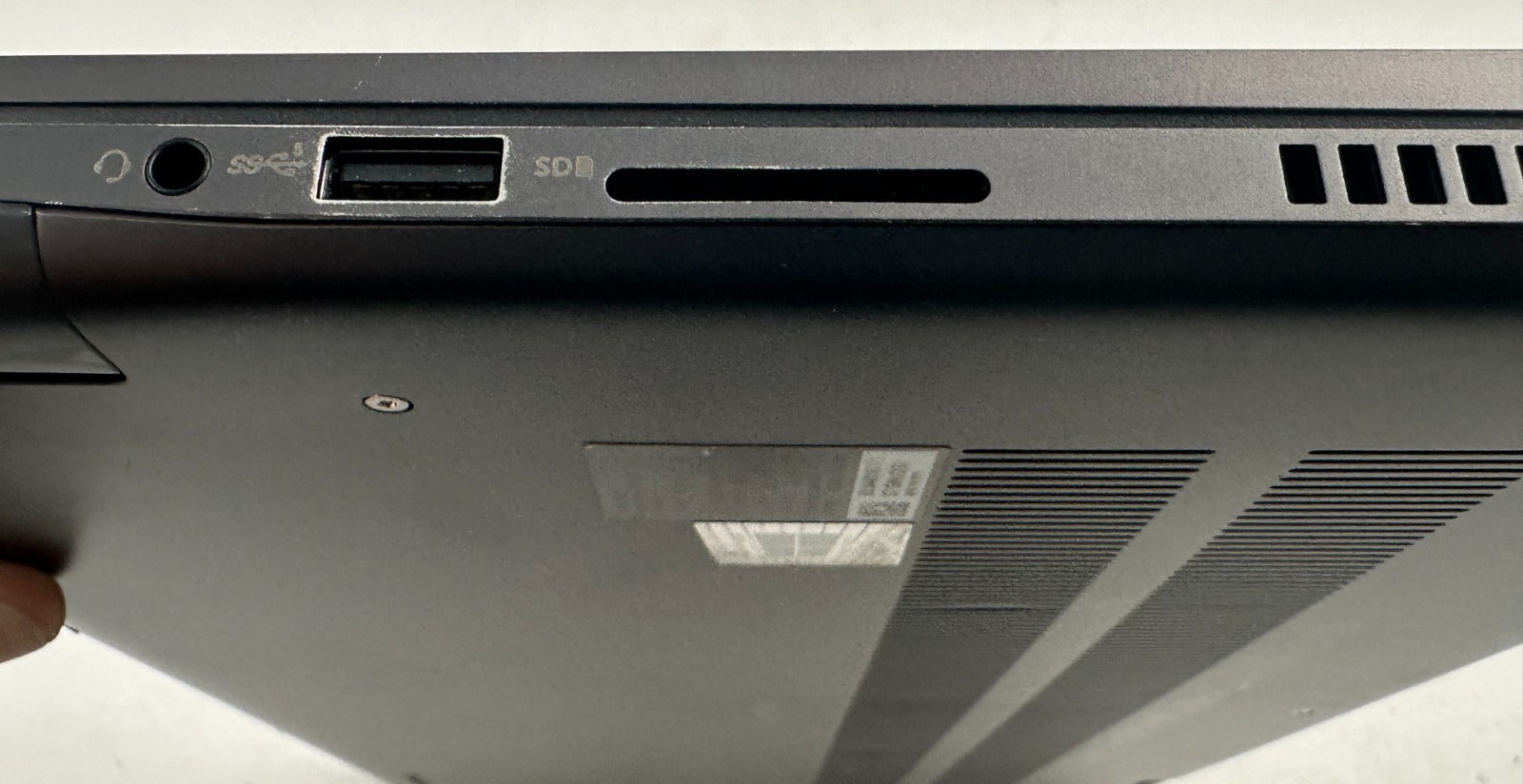 DELL VOSTRO 15 7510 LAPTOP CORE i7-11800h @ 2.30GHZ 32GB RAM 588 GB SSD (lp721)