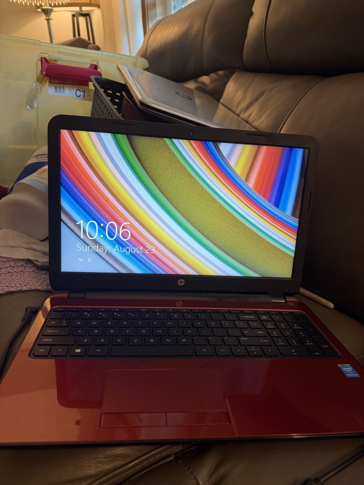 HP 15-RED J2X (441GB, Pentium N-3540, 2.16 GHz, 4GB) Not Charging W8 W/charger