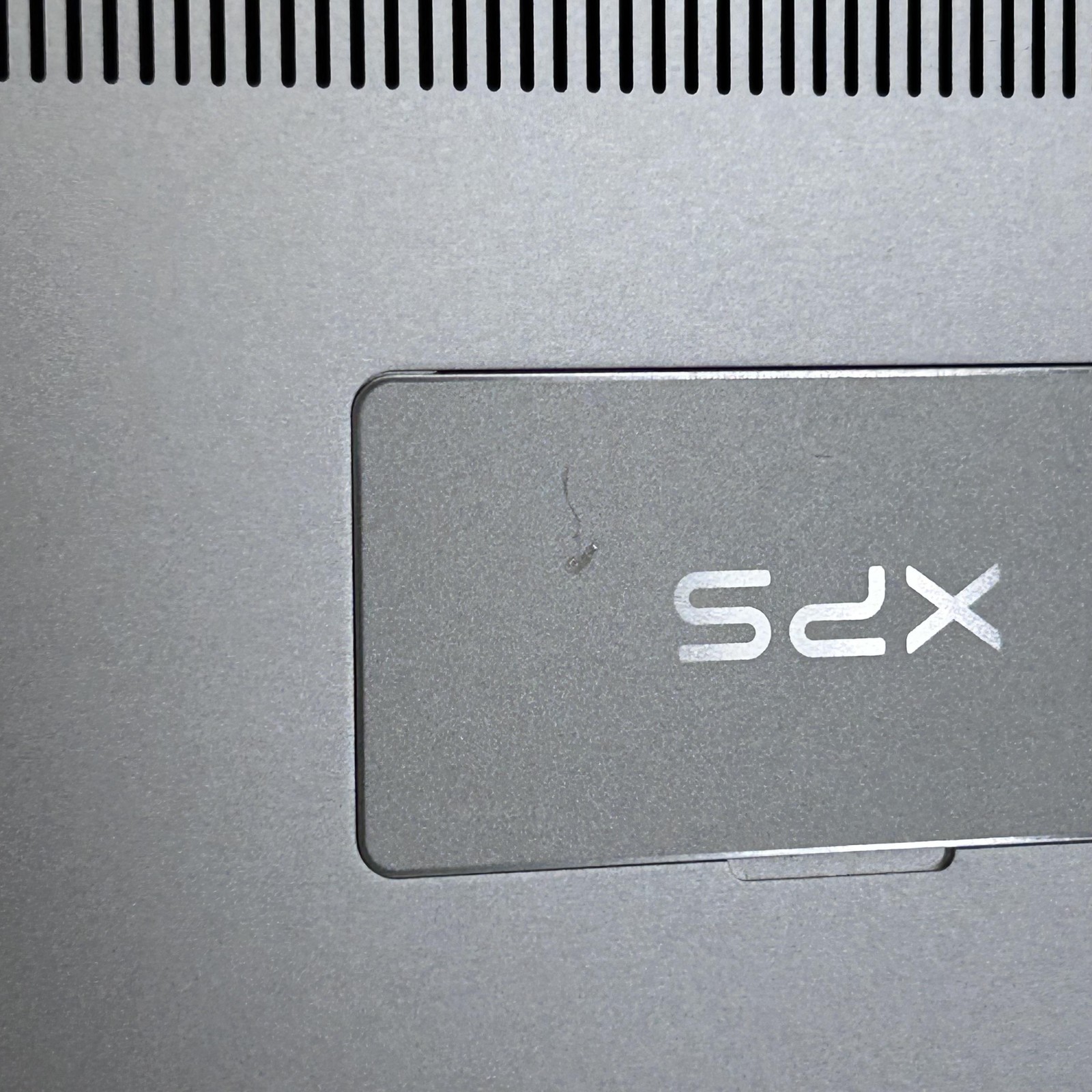 Dell XPS 15 9560 Gray FHD i7-7700HQ 2.80GHz 16GB 512GB SSD GTX 1050 Good
