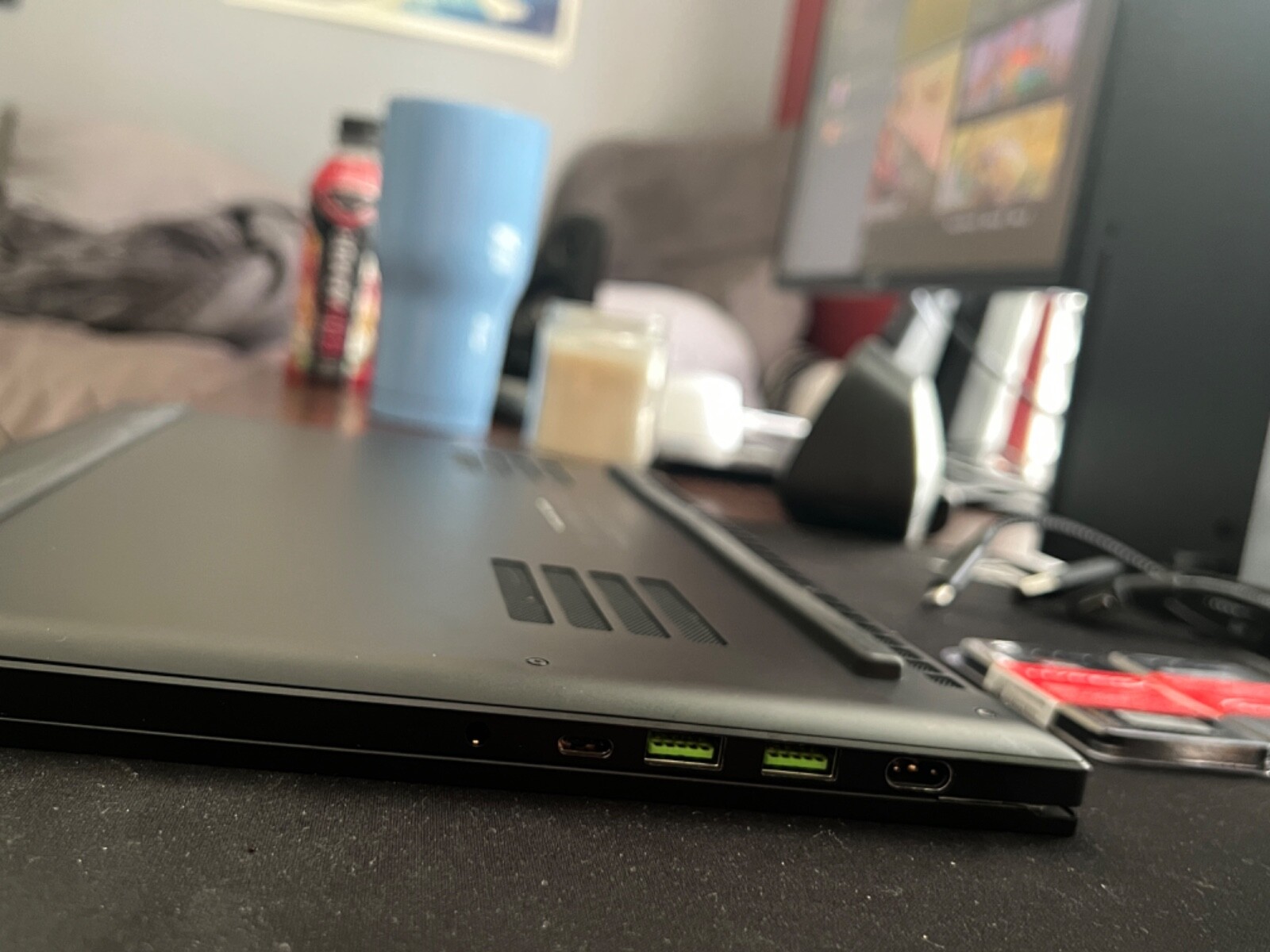 Razer Blade 15 Advanced Model Early 2021 15.6”(32GB hyperx ram+v2 chroma stand)
