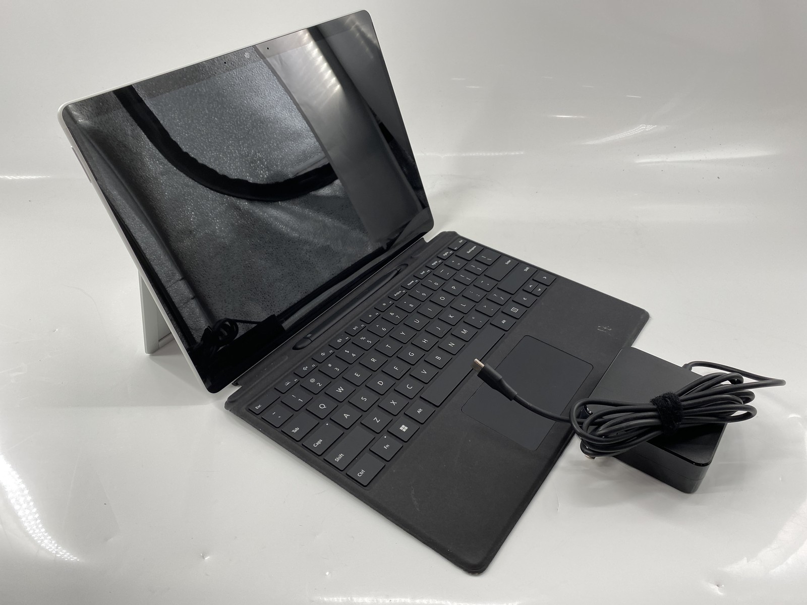 Microsoft Surface Pro 8 Core i7 | 16GB 256GB-SSD | Read Description*