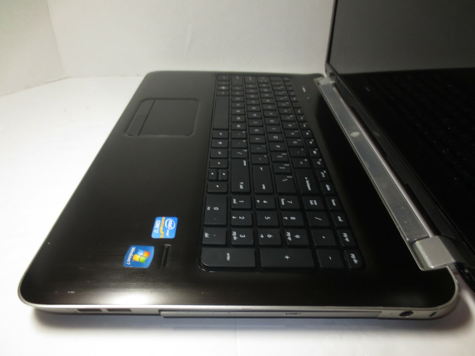 HP PAVILION DV7-6B32US 17.3″ CORE i7-2670QM@2.2GHz 8GB RAM 640GB HDD WIN7 OFF13