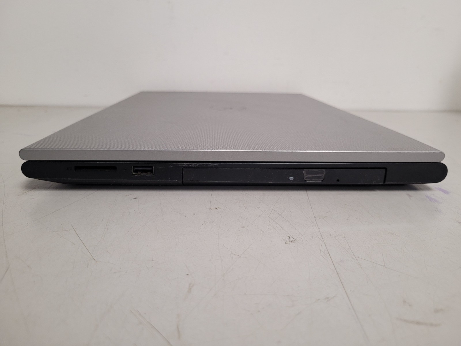 Dell inspiron 3542 15.6″ i3-4005u 1.7ghz 4gb ram 500 gb hdd w11p charger G513M52