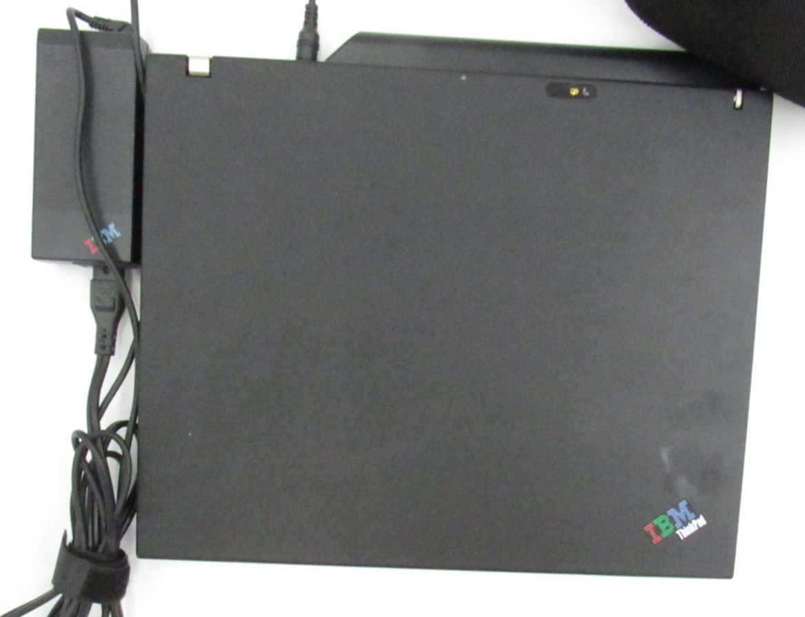 IBM ThinkPad 2373 4TU Vintage Laptop Intel Pentium M w/ Charger Bag Read