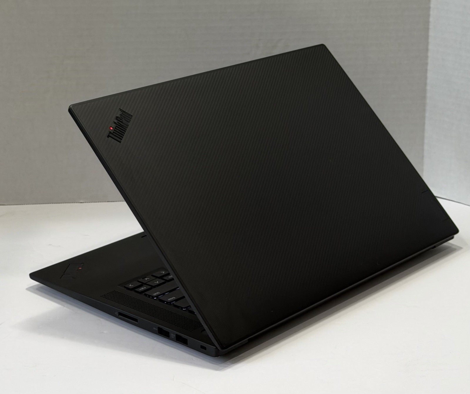 Lenovo ThinkPad P1 Gen 5 16 QHD+ IPS i7-12800H 32GB 1TB SSD RTX 3070 Ti Laptop