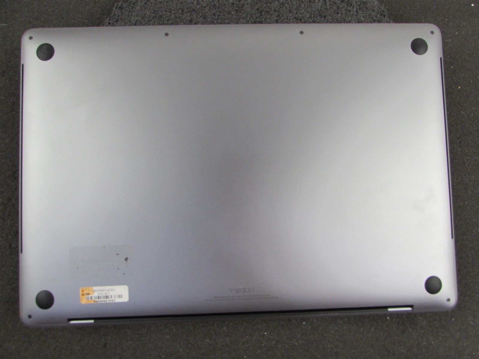 APPLE MACBOOK PRO A2141 3072X1920 I9-9980Hk 1TB SSD 32GB RAM AMD GPU NO O.S