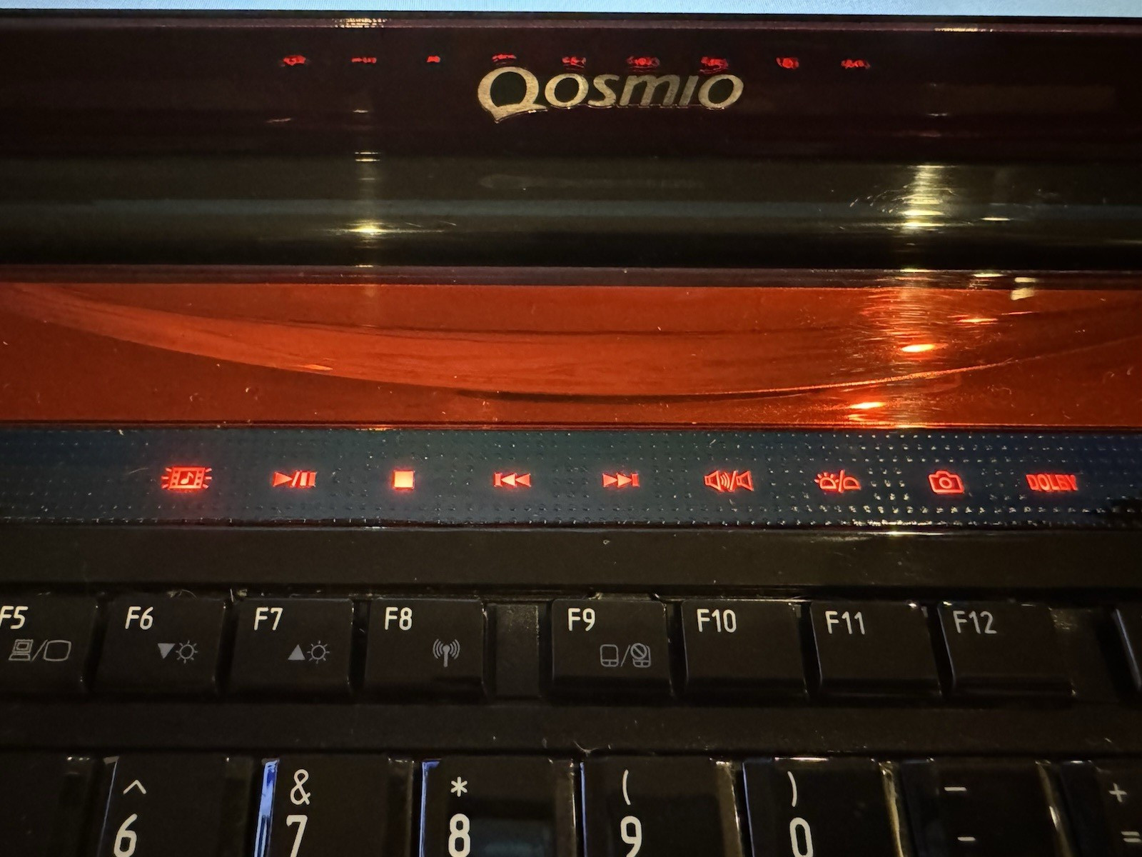 17.1″ TOSHIBA Qosmio X305-Q701 2GHz C2D 8GB 9700M GTS 128GB SSD Gaming Laptop