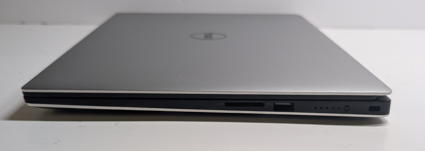 Dell Precision 5520 Intel Xeon E3-1505M v6 16GB 256GB NVMe Quadro M1200 Win10