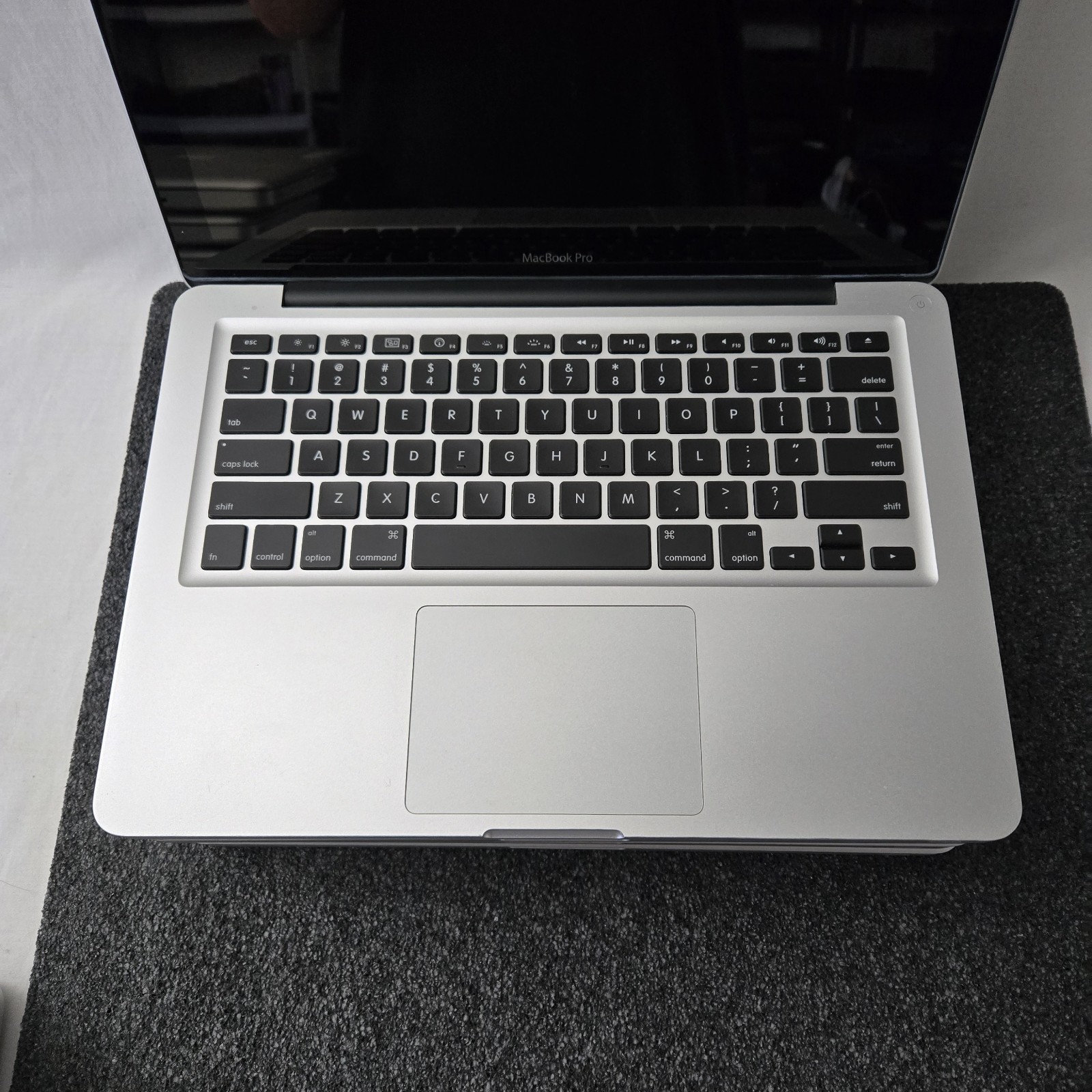 Lot of (9) Apple MacBook Pro A1278 Core 2 Duo 2.26GHz – Mixed Ram & HDD – PARTS