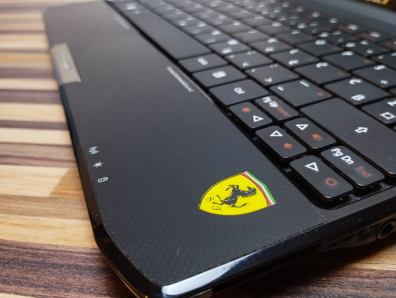 Acer Ferrari One 200 Laptop – Rare Ferrari Edition – Working – Windows license