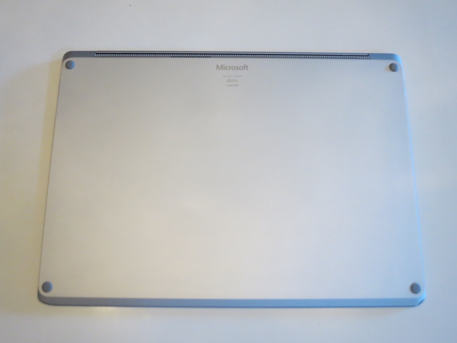 Microsoft Surface Laptop 1769 13.5″ Touch i7-7660U 2.5Hz 8GB 256GB SSD Iris W10