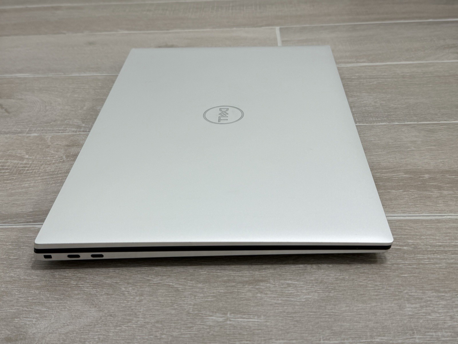 Dell XPS 17 9700 Touch Laptop Core i7-10875H GeForce RTX 2060 16GB RAM 1TB SSD