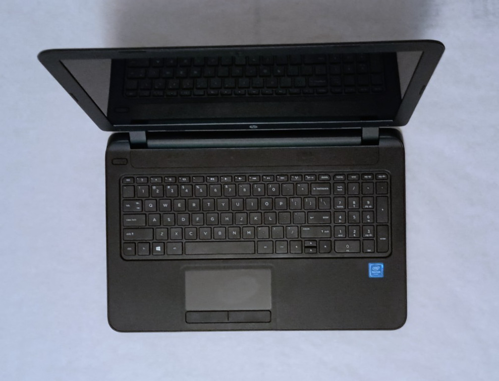 HP 15 touchscreen laptop – 500GB, 1.60GHz, 4GB, Win 10 – Bad Bat, No AC adapter