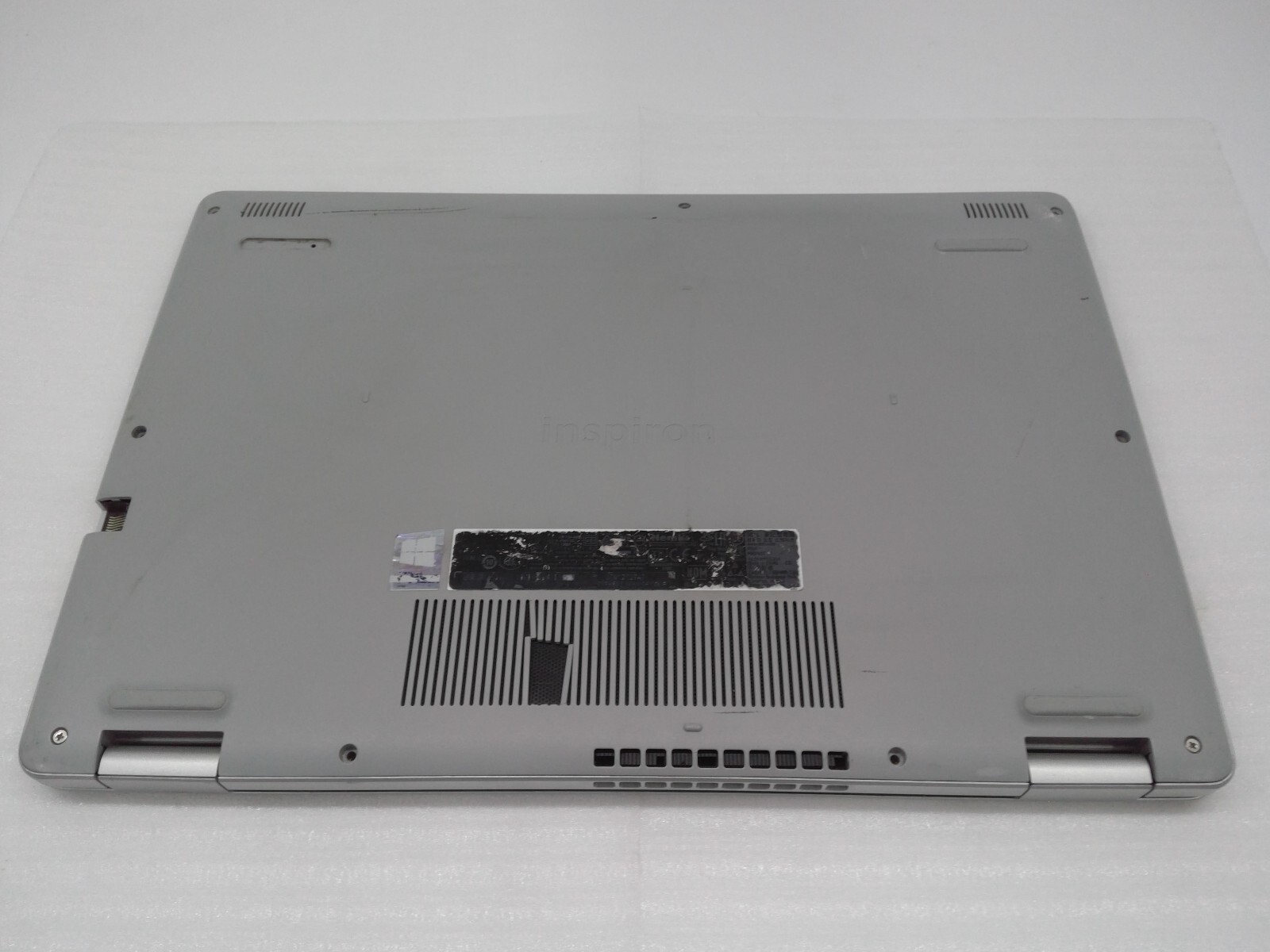 Dell INSPIRON 5593 15.6″ i5-1035G1 1.20Ghz Ram 16GB No SSD / Battery* Read*