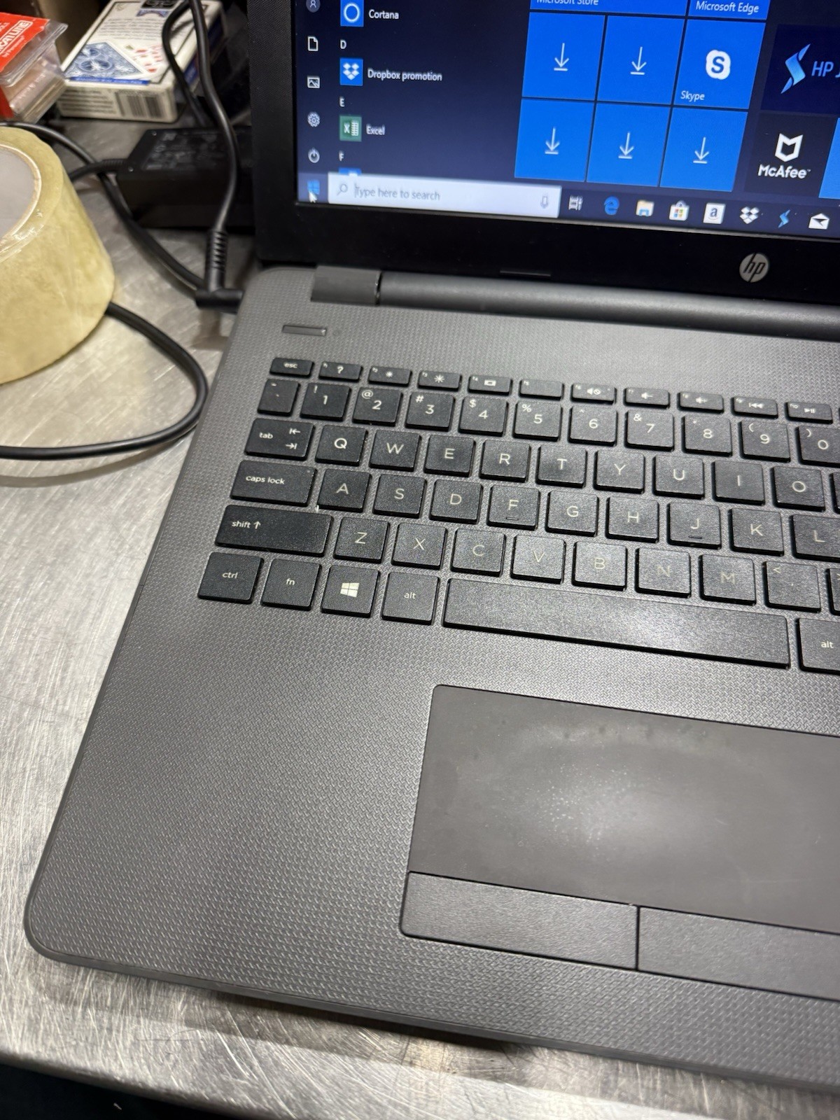 HP 255 G6 15.6 inch (500GB, AMD E-Series, 1.5GHz, 4GB) Notebook/Laptop – Black –