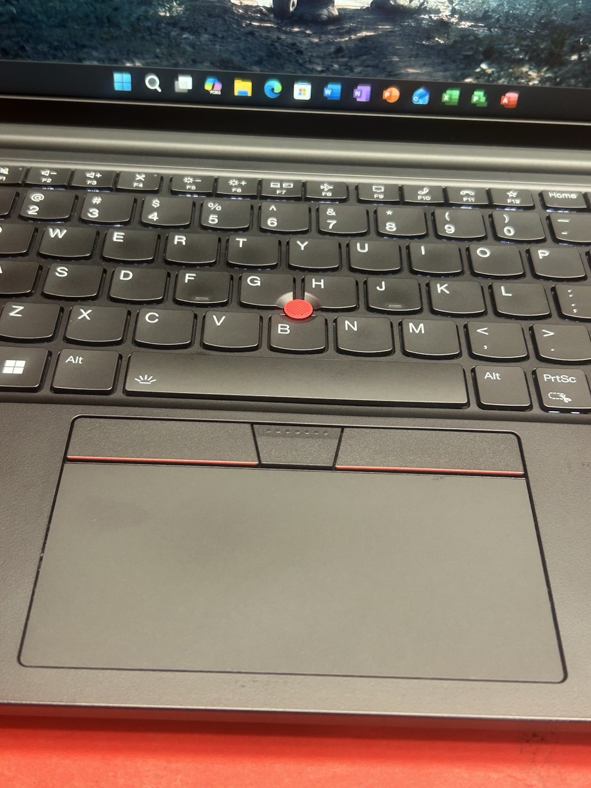 Lenovo ThinkPad E14 14 Core 13th i5 -1300Mhz 16GB 256GB Windows 11pro