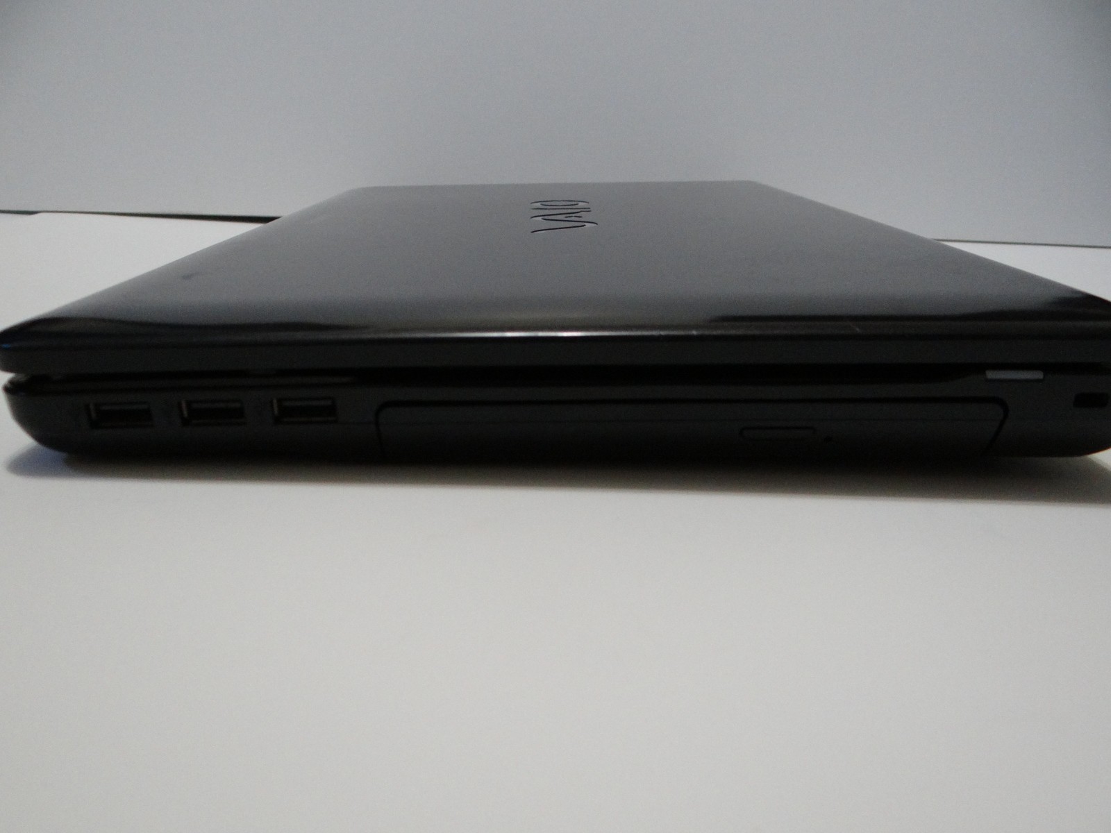 Sony VAIO VPCEE31FX 15.5″ Laptop – AMD Athlon II – 4GB DDR3 RAM – NO HDD/SSD