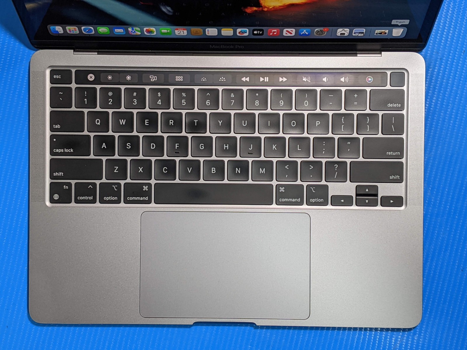 Apple MacBook Pro (2020) 13.3″ A2338 M1 8CPU/8GPU 3.2GHz 8GB 256GB MYDA2LL/A +PA