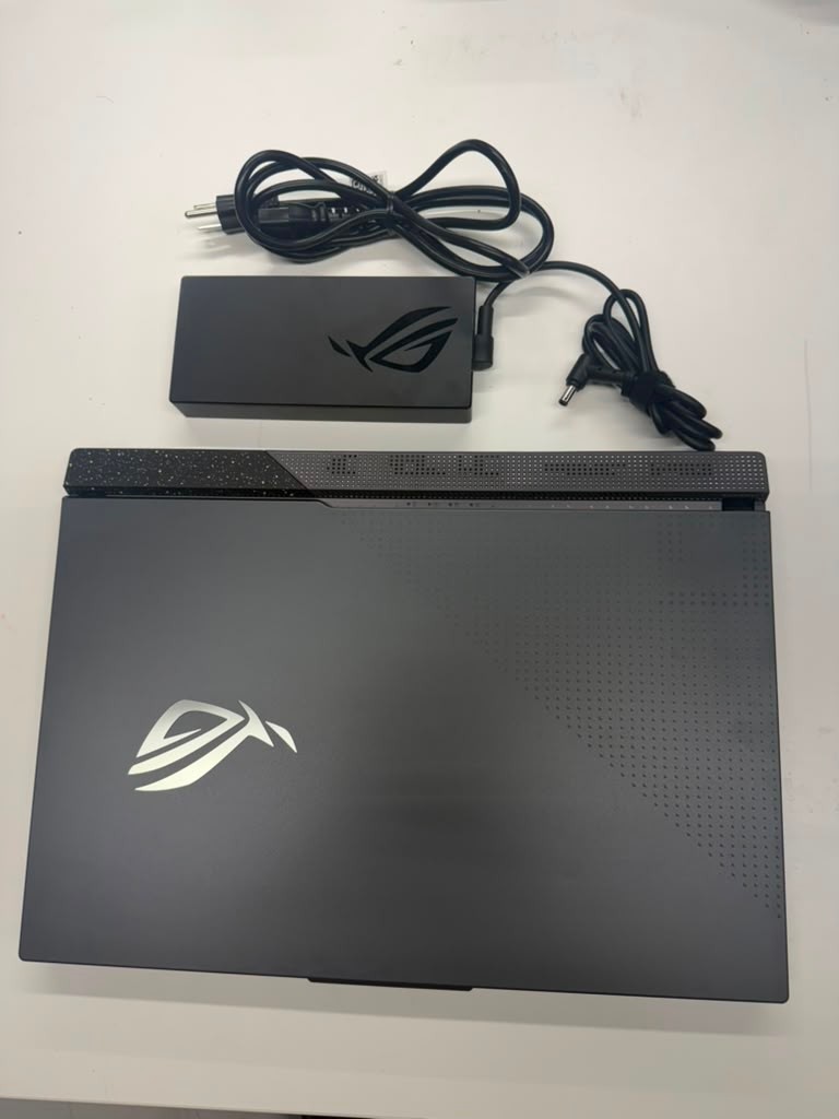 Asus ROG Strix G713P 17.3″ Ryzen 9 7845HX 16GB RAM 1TB SSD GeForce RTX 4060