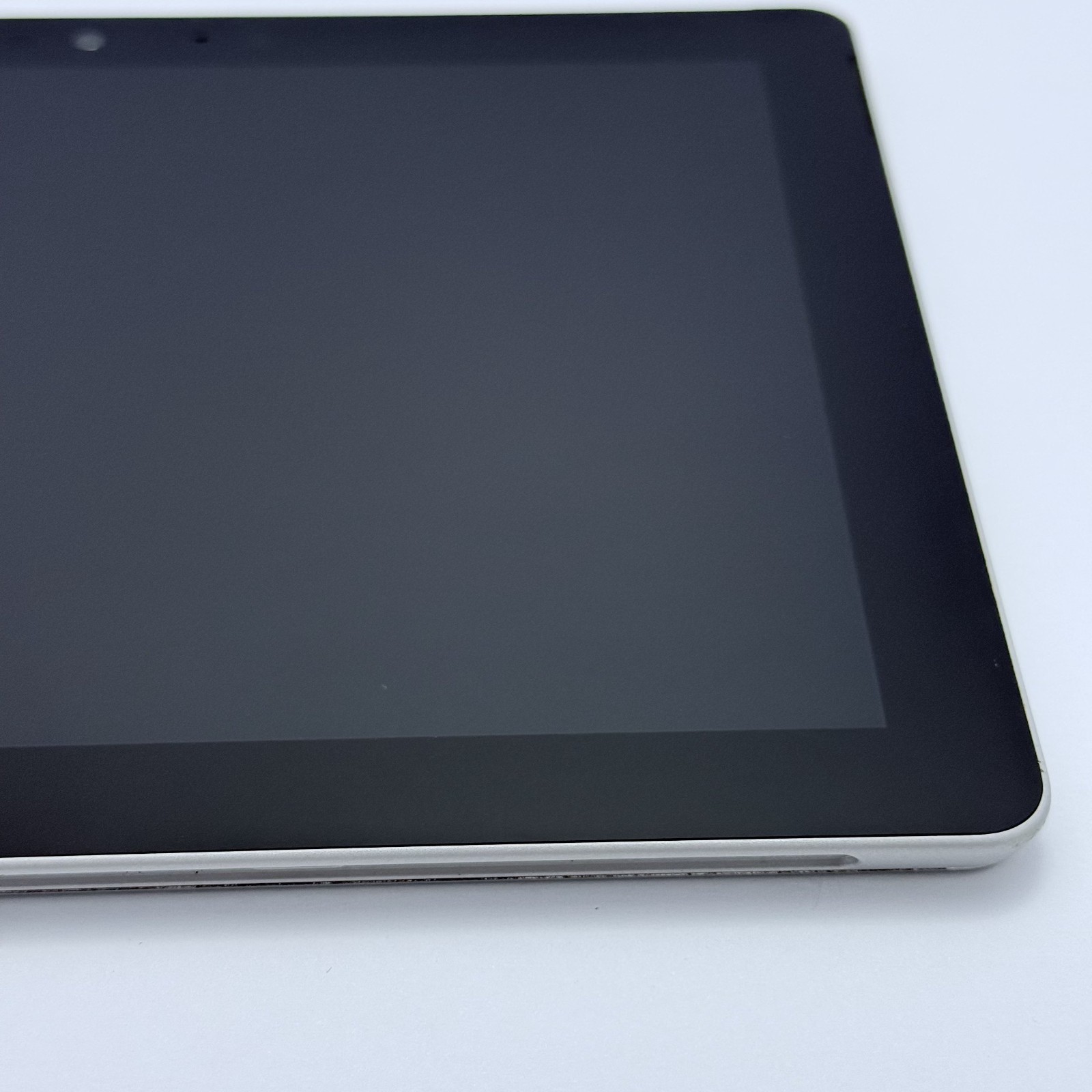 Microsoft Surface Go 1824 Pentium 4415Y 8GB RAM 128GB SSD 10″ – Silver (GRADE C)
