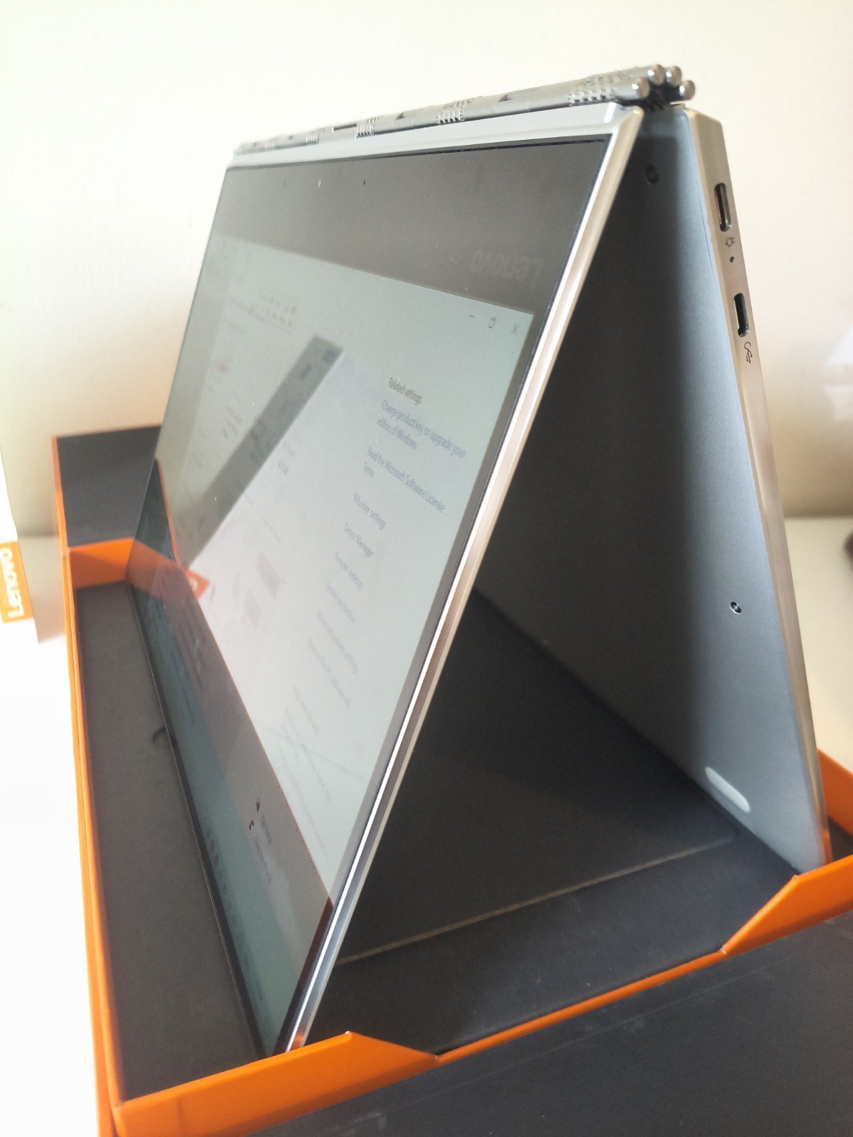 Yoga 910 convertible i7 7th 512G with 30 cycle count upto 15 hrs & No scratches