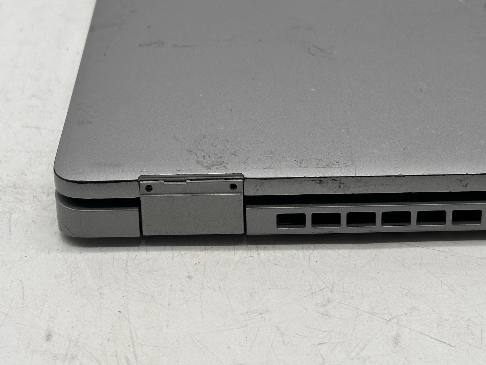 Dell Latitude 5320, i5-1135G7, @ 2.40GHz, 8GB RAM, 256GB NVMe-No OS/AC-Bad LCD