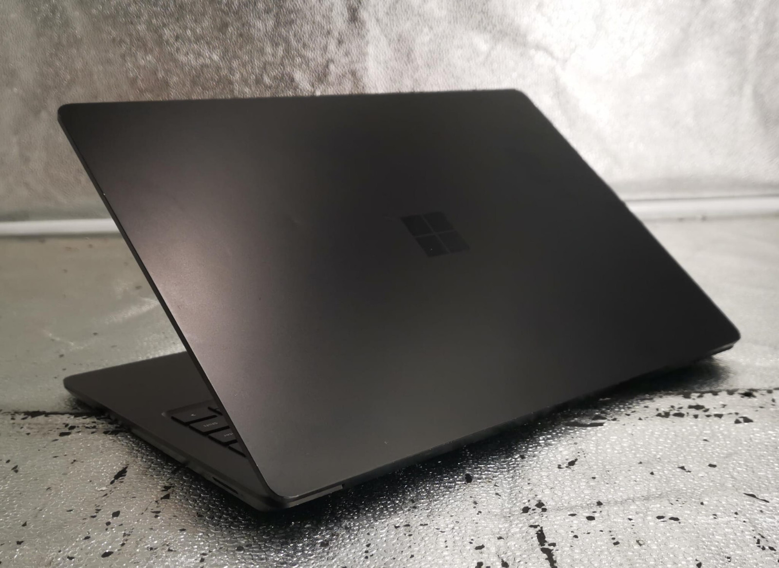 Microsoft Surface Laptop 3 13.5″ 256GB 8G Intel Core i5-1035G7 – 1.20 GHz *READ*