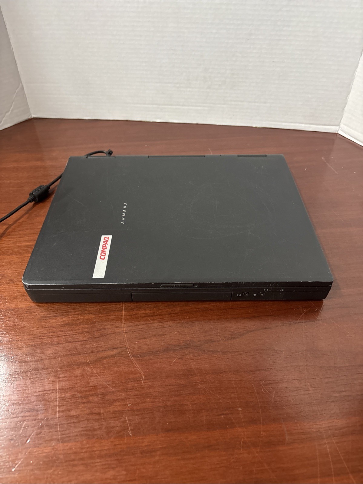 Vintage Compaq Armada M700 Laptop P3 @ 700 MHz Windows 2000 ***Read