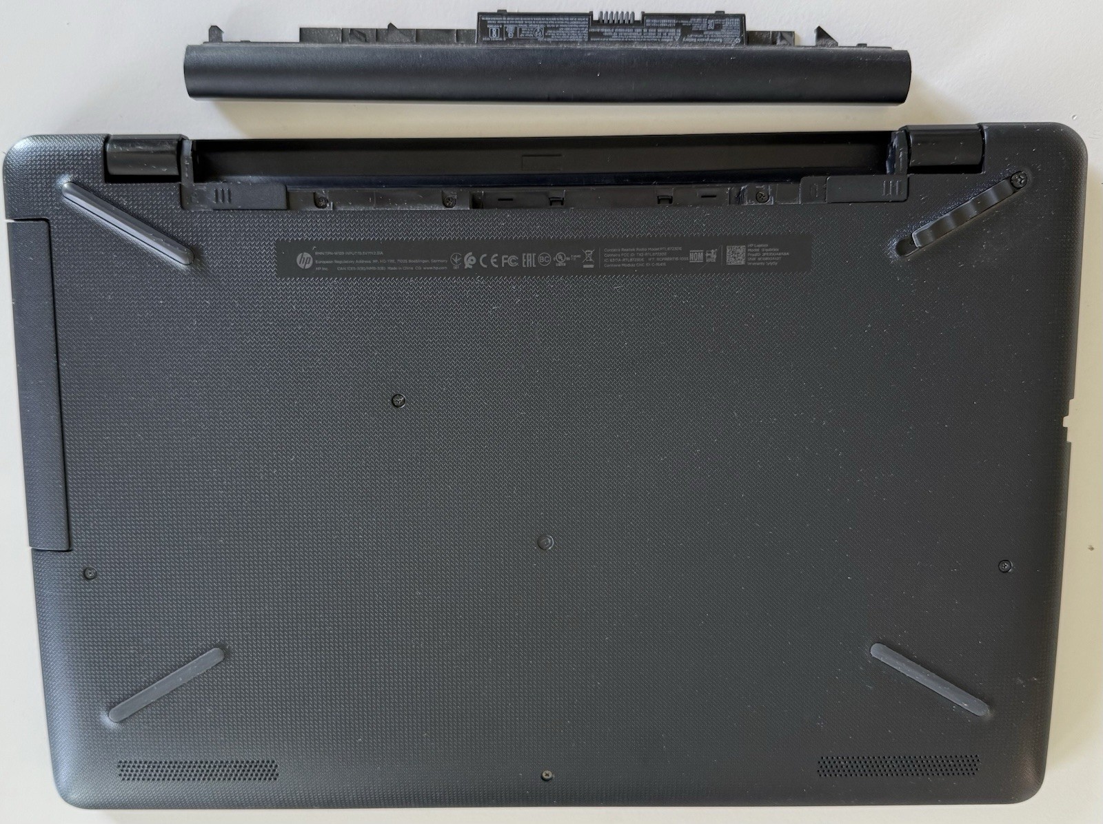 17.3″ HP PAVILION 17-BS049DX INTEL CORE i5-7200U 2.50GHZ No DDR, HHD, Adapter