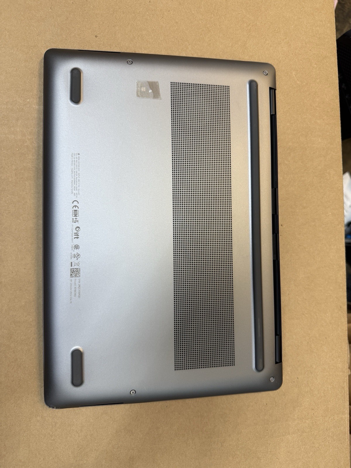 HP ZBook Ultra OLED 2.8k AI MAX PRO 390/32 GB LPDDR5/512GB SSD/ ( Dent On Corner