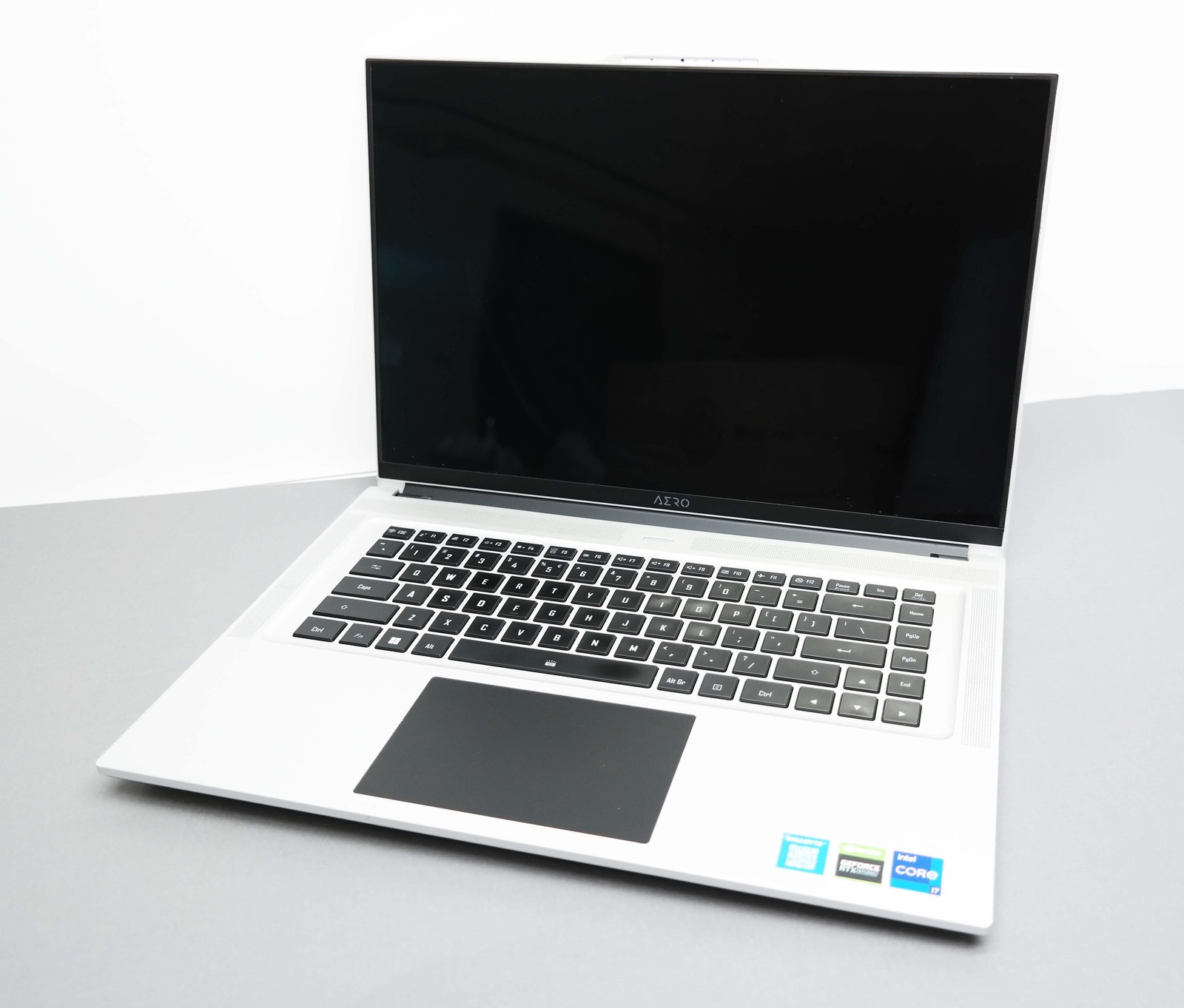 GIGABYTE AERO 16 XE5 16″ Core i7-12700H 32GB 2TB SSD RTX 3070 Ti