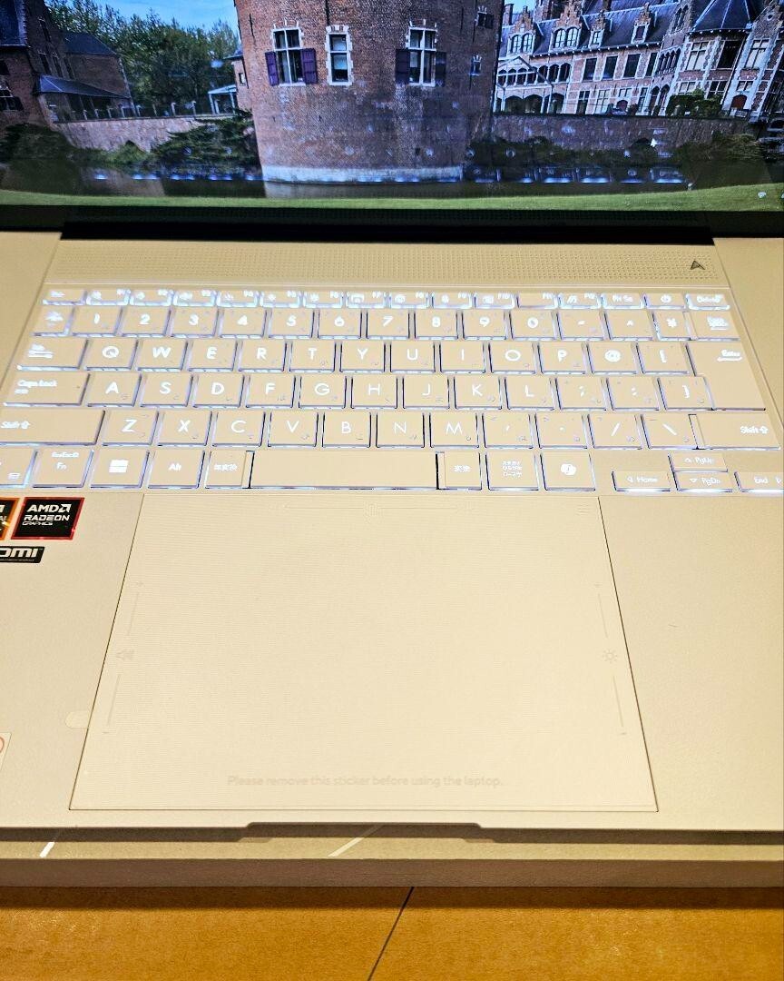 ASUS Zenbook S 16 UM5606WA Scandinavian White Windows 11 Home Notebook n147