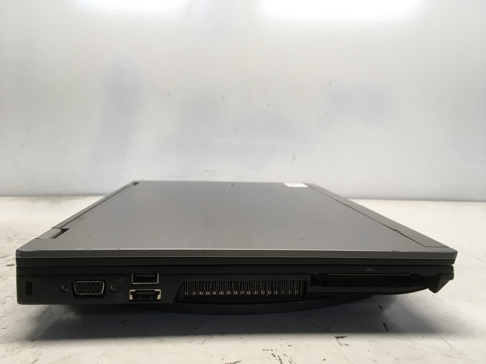 Dell Latitude E6410 Intel i5-M560 2.67GHz 4 GB NO HDD No Batt