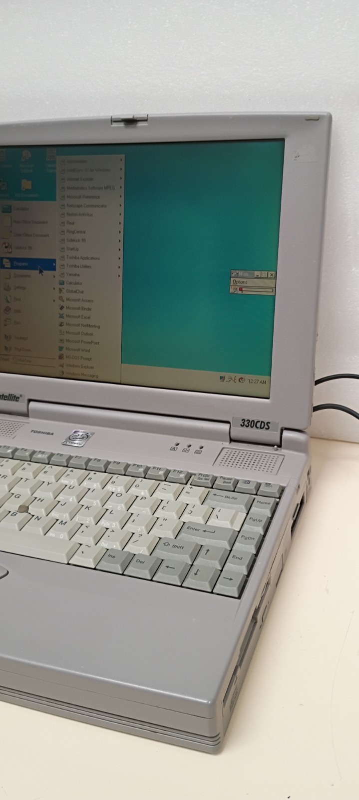 Toshiba Satellite 330CDS Laptop Intel Pentium MMX, 2Gb HD, Windows 98 Working