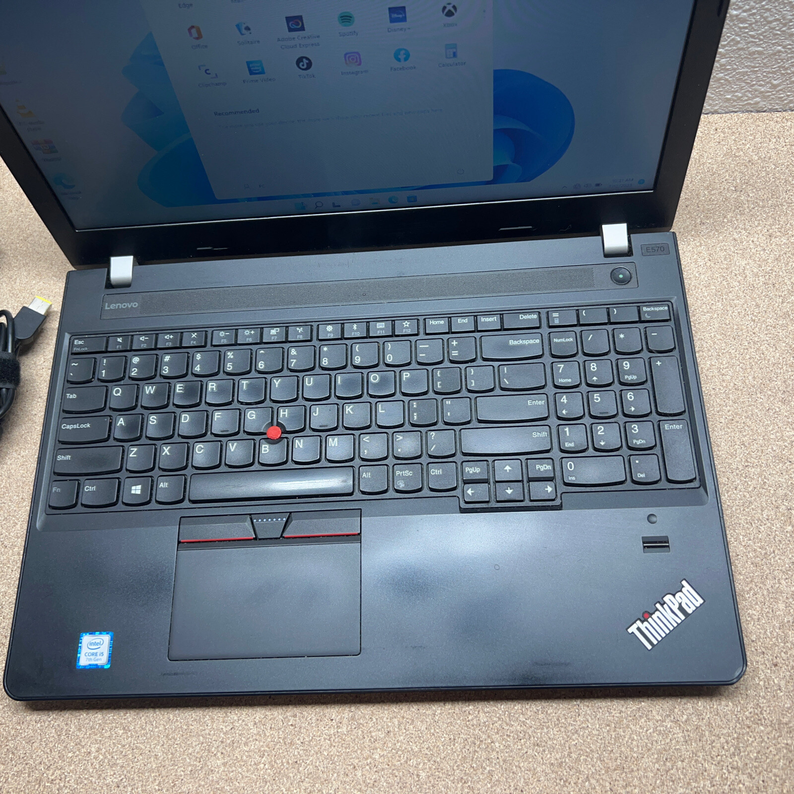 LENOVO THINKPAD E570 15.6″ Intel Core i5-7200U 2.50GHz 8GBRAM -256GBSSD