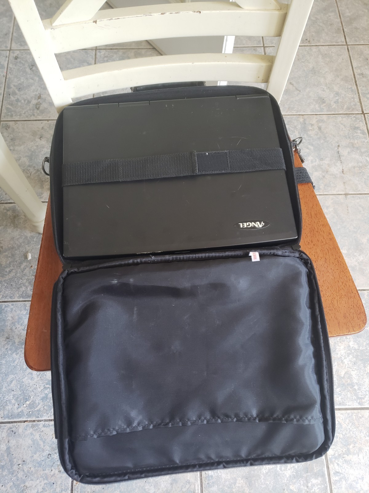 Very Rare Clevo Kapok 8500v Vintage Gaming Laptop P3 1ghz 768m AtiRage128 Winxp