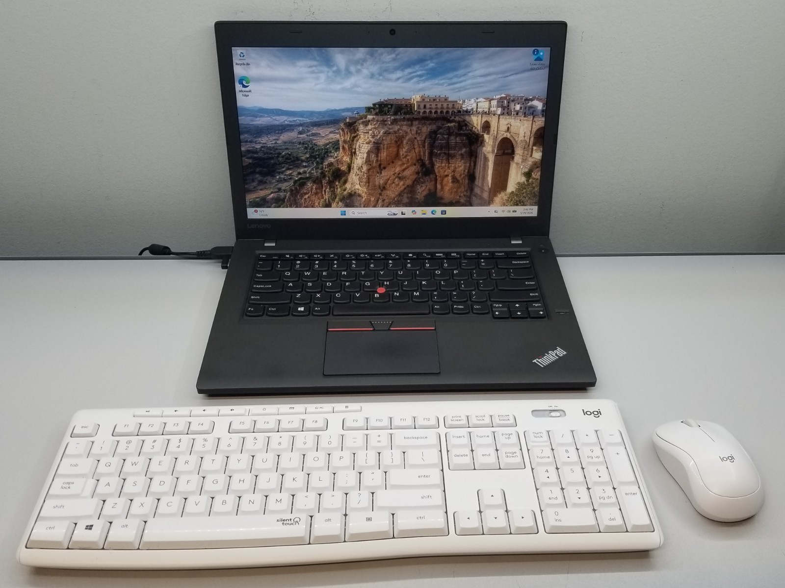 Lenovo ThinkPad T460 14″ FHD i5-6300U 2.4GHz 16GB RAM 512GB SSD Win 11 Pro READ