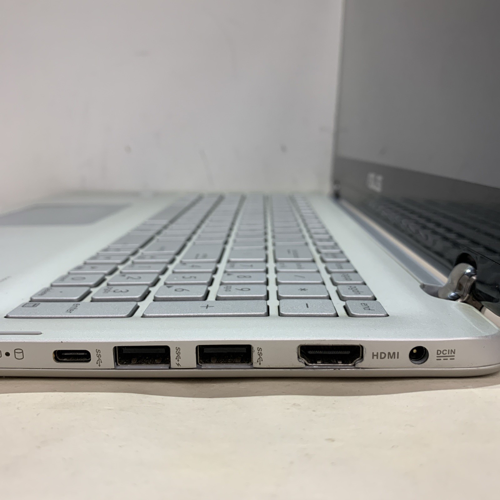 Asus Q504UA Laptop i5-6200U 12 GB RAM 1TB Hdd Win11 Home | READ DESCRIPTION