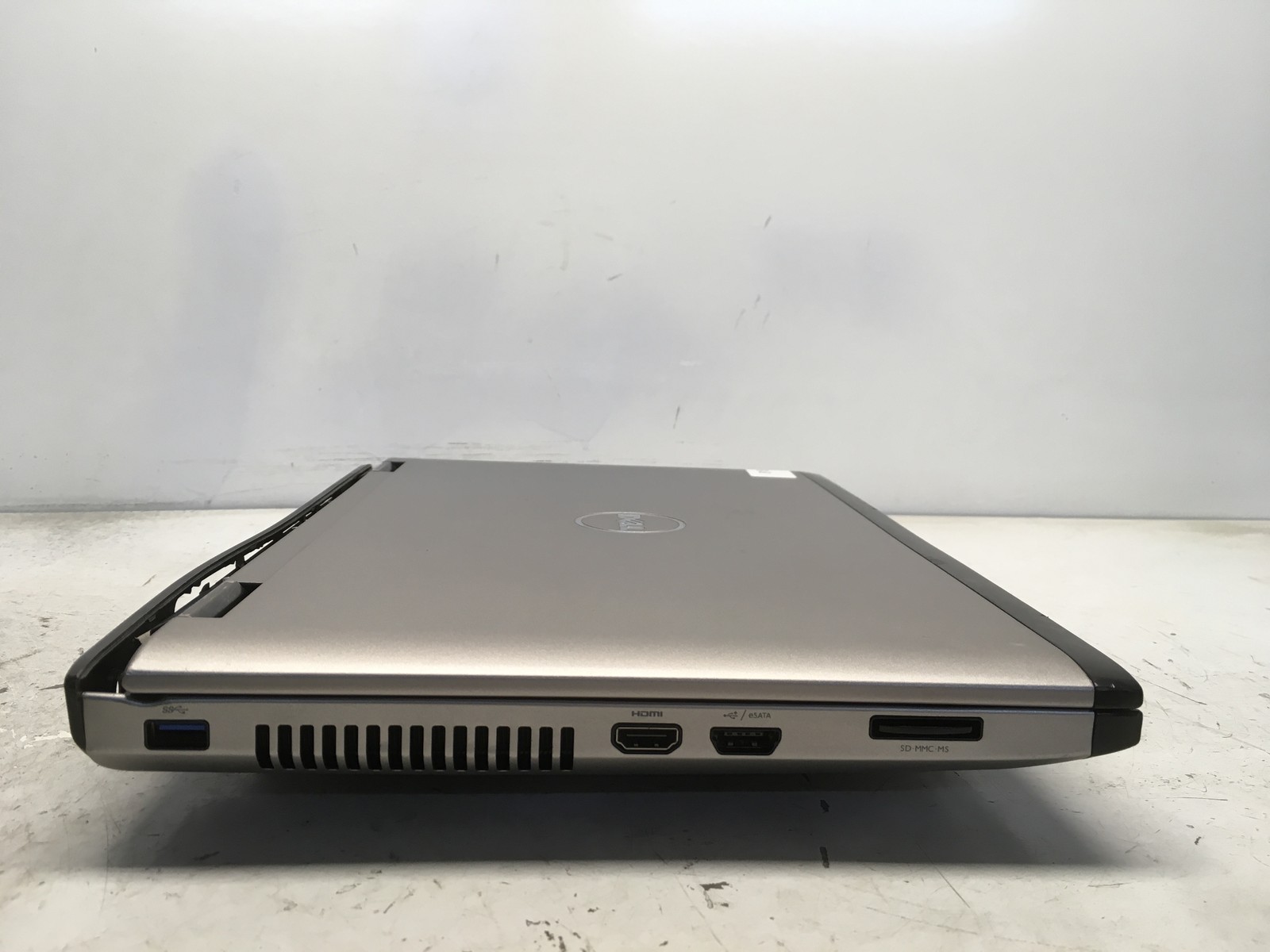 Dell Vostro 3555 AMD A6-3400M 1400MHz 4 GB NO HDD No Batt
