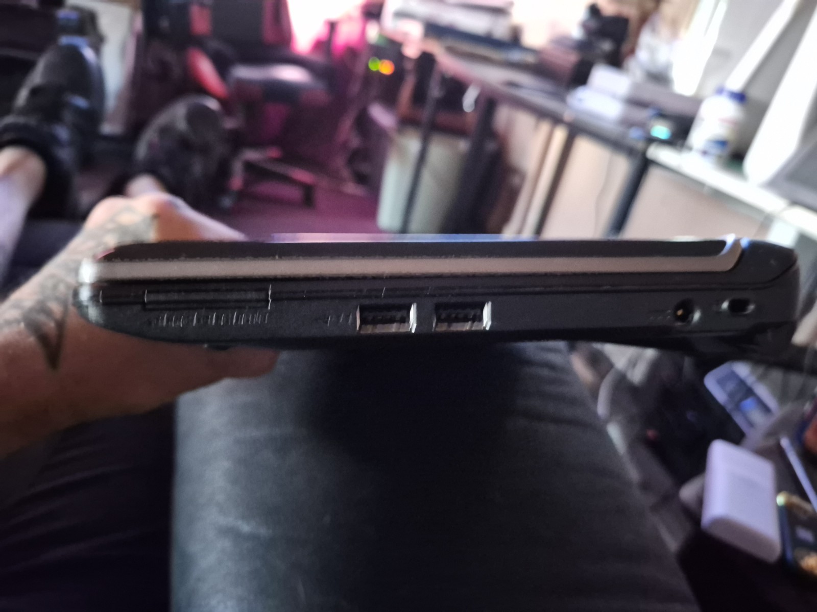 Gateway KAV60 Retro Mini Gaming Laptop Intel Atom 1.60GHz 1GB Win 7, no charger