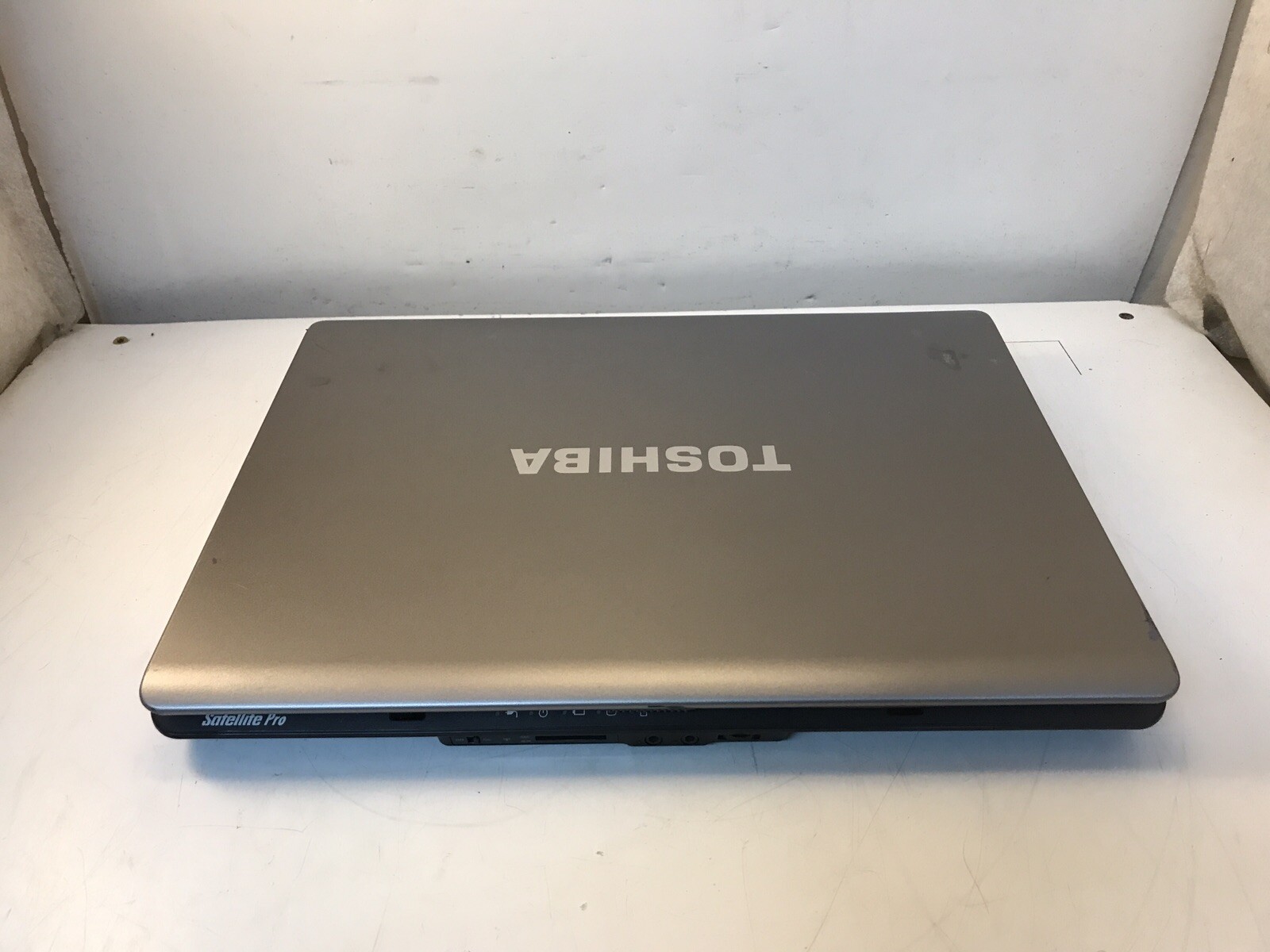 Toshiba Satellite Pro L300 Intel Core 2 Duo CPU T5870 @ 2.00GHz Booted to BIOS