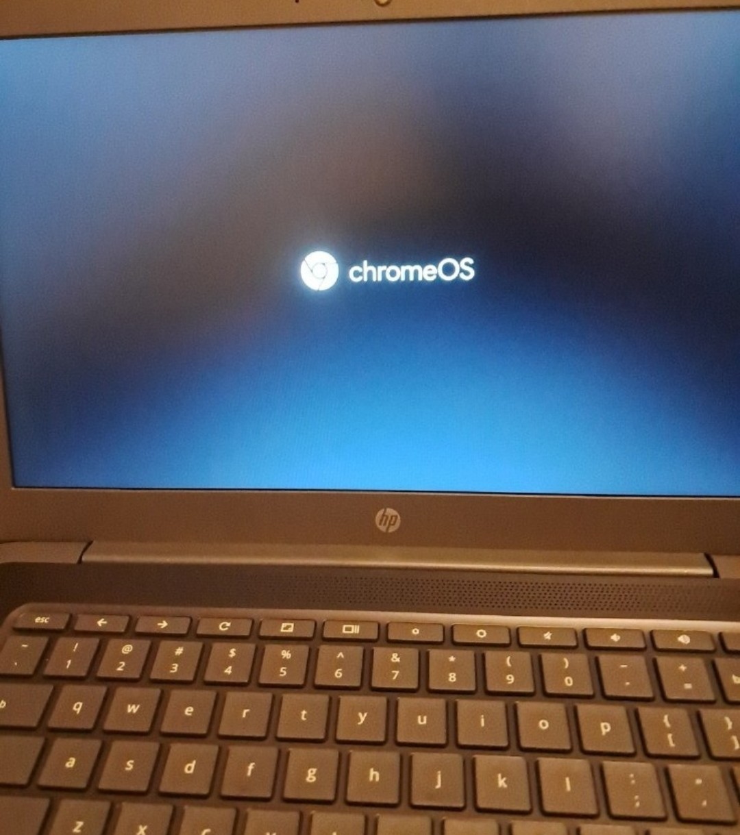 HP 14A G5 Chromebook Laptop Computer W/Charger.