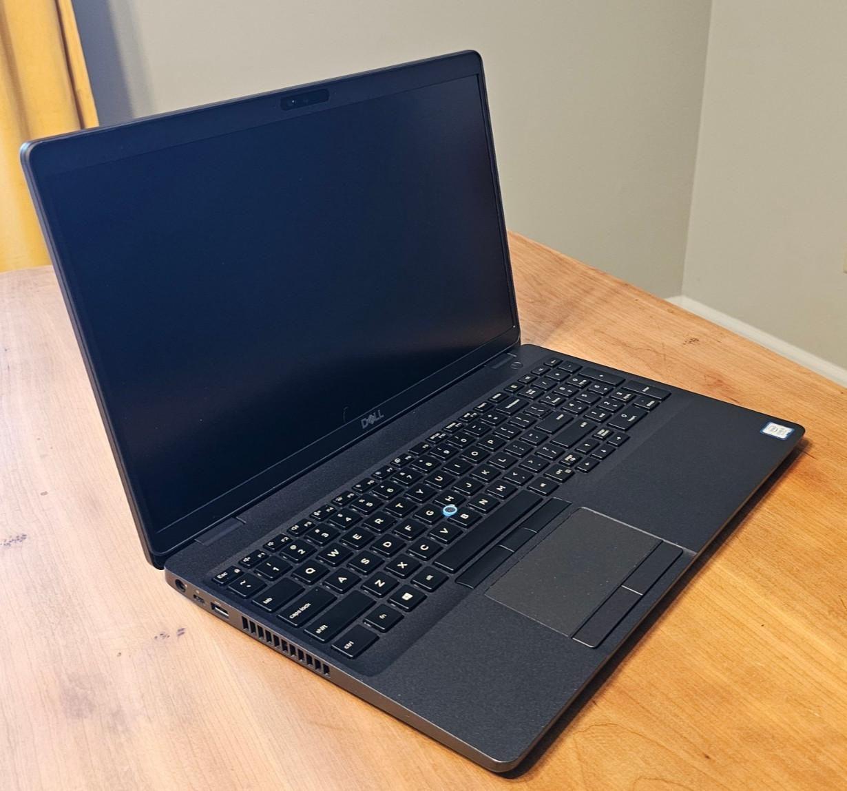 Good Dell Latitude 5500 i5-8265U 1.6GHz 8GB RAM 256GB NVMe Full HD AC & Battery