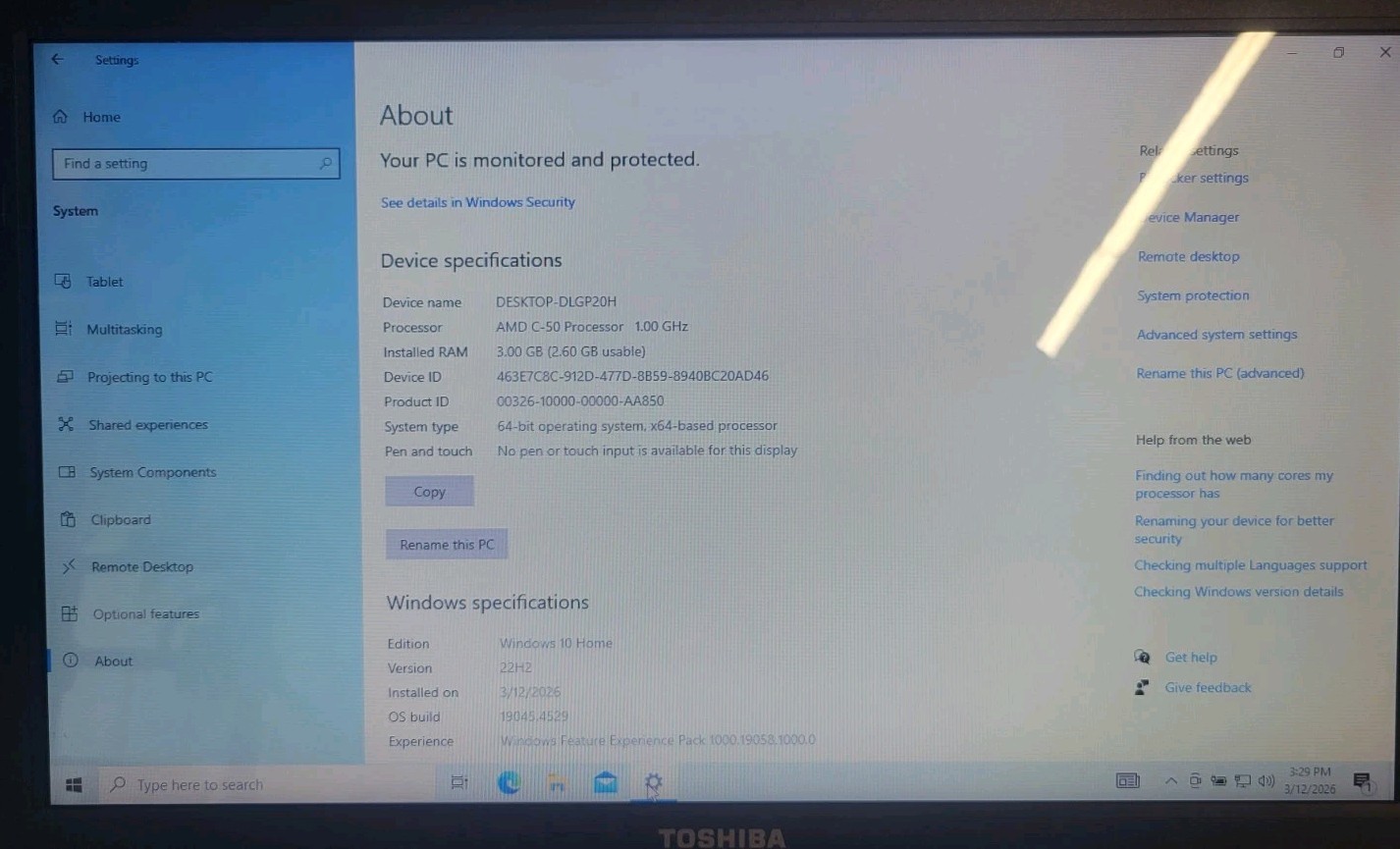 Toshiba Satellite C655D-S5200 laptop 15.6 Screen AMD 3GB RAM 300GB