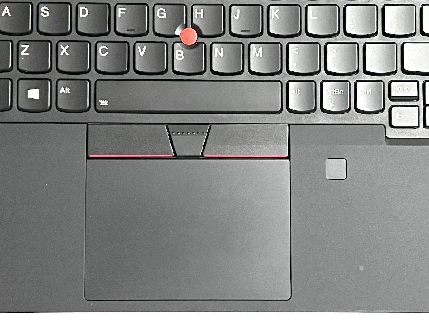 Lenovo T15 20S6-CT01WW Core i7-10510u 16GB 512GB 15.6″ – Warranty July 24