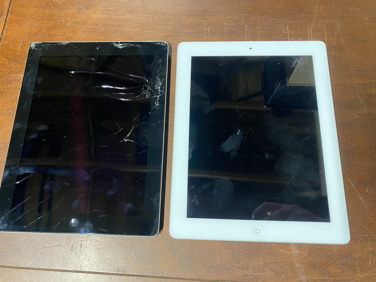 Apple iPad 9.7in 16GB Wi‑Fi Silver Lot of 2 A1416 A1458 For Parts
