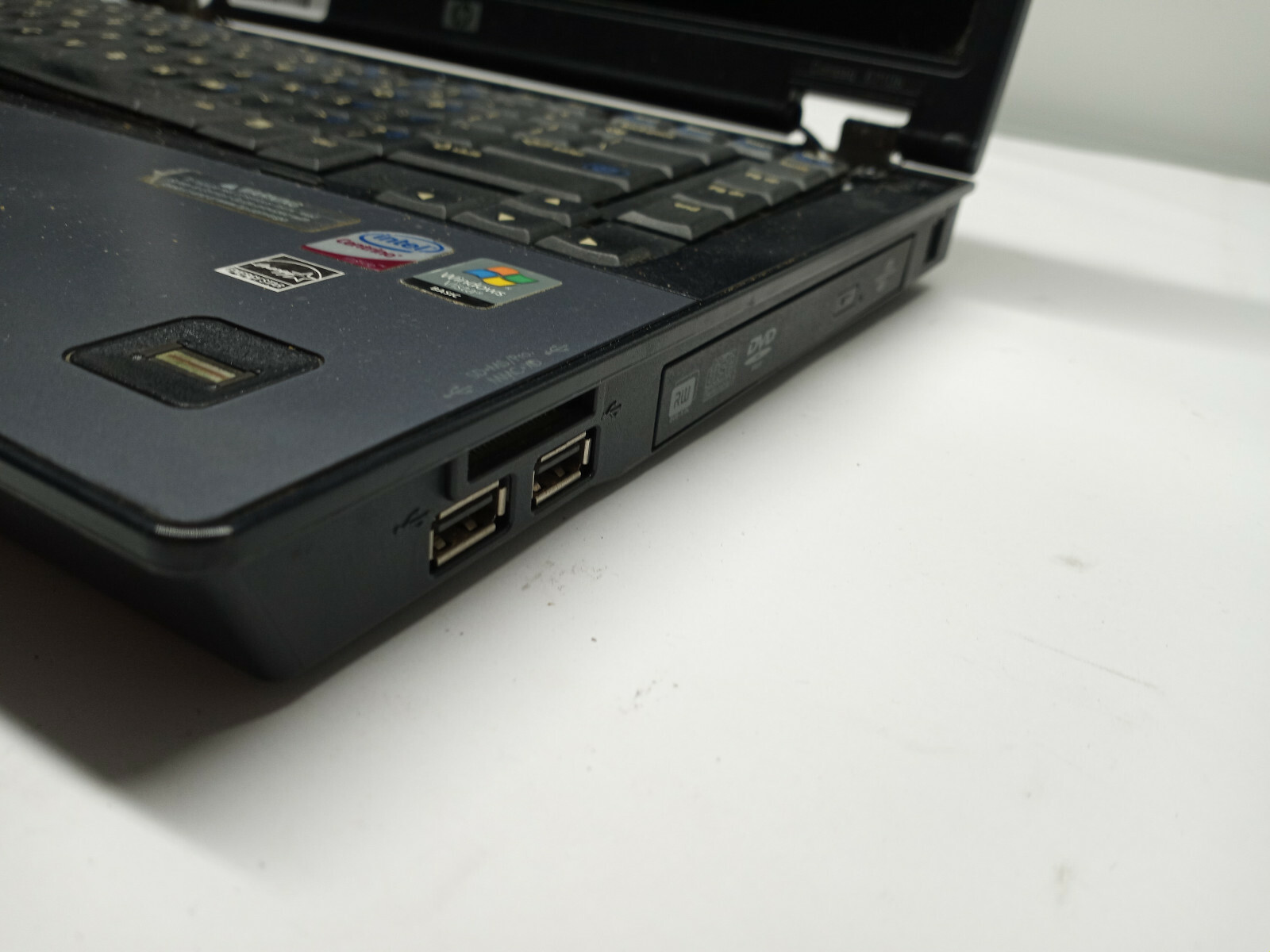 HP 6710b Laptop NO Ram/CPU/HDD/Caddy/Battery/Back Cover FOR PARTS