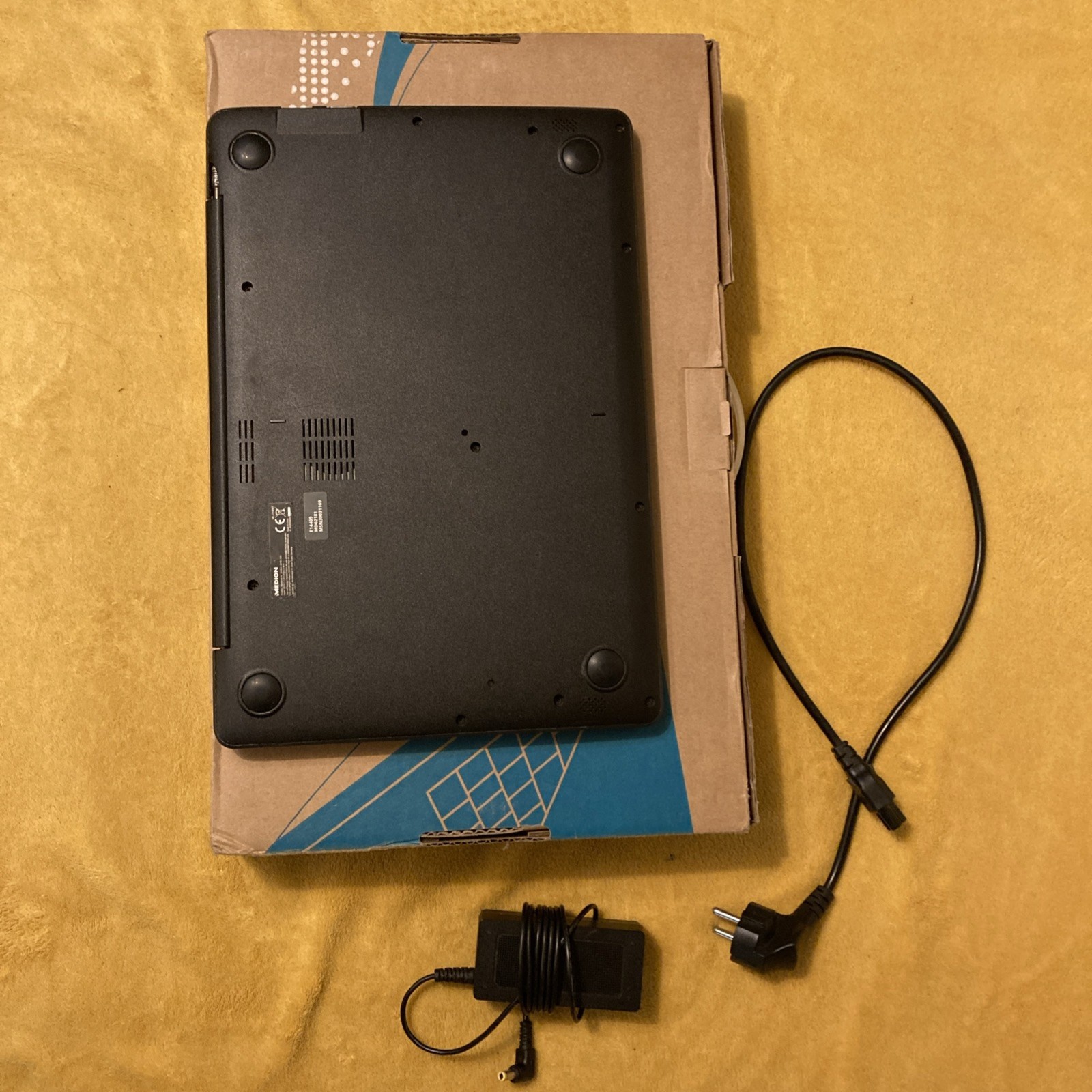 Medion Akoya E14409 14 inch Intel Core i3-1005G1 CPU, 8GB DDR4 Ram, 265GB SSD