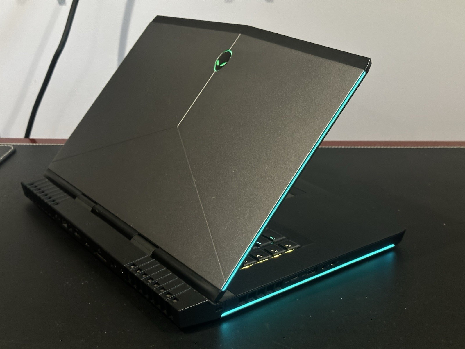 ALIENWARE 15 15.6in Gaming Laptop i7-7700HQ 16GB Ram 512GB GTX 1070 8GB